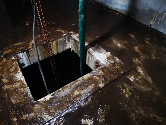 Thau Rửa Bể Nước Hà Nội Bị Nhiễm Dầu Thải Gọi Ngay 0976086339